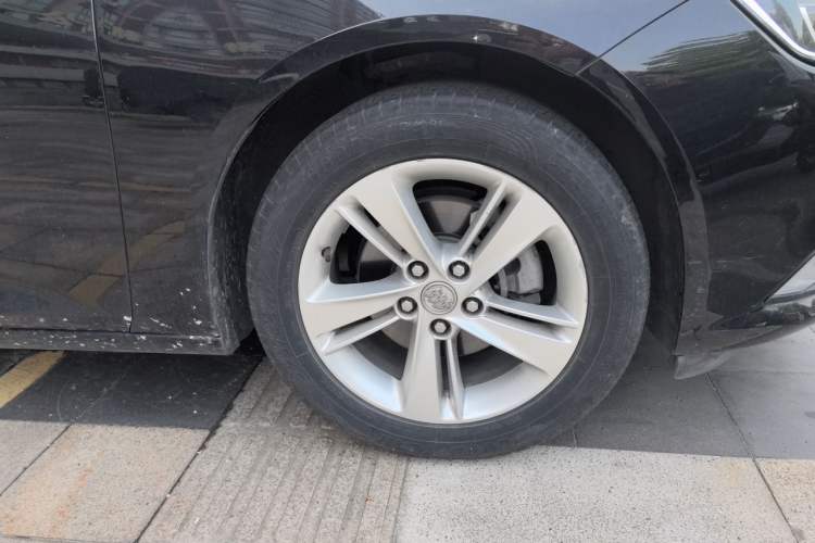 Used Buick Regal 2019 20T Elite Version China VI Standard Right Front Wheel Hub