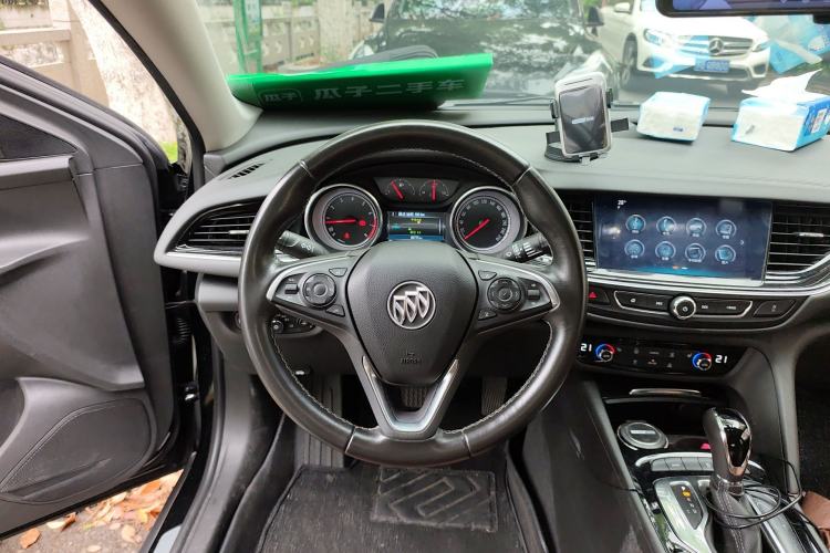 Used Buick Regal 2019 20T Elite Version China V Standard Steering Wheel
