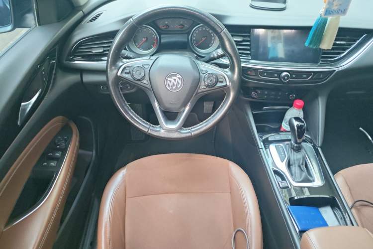 Used Buick Regal 2019 Revised 20T Luxury Version China VI Standard Steering Wheel