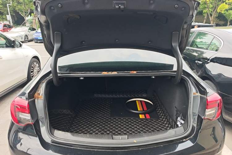 Used Buick Regal 2019 20T Elite Version China VI Standard Trunk