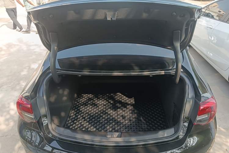 Used Buick Regal 2019 20T Elite Version China VI Standard Trunk