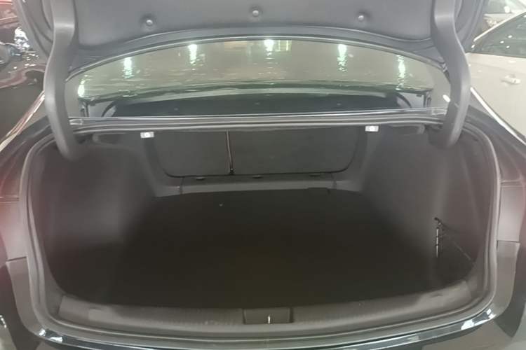 Used Buick Regal 2019 Revised 20T Luxury Version China VI Standard Trunk