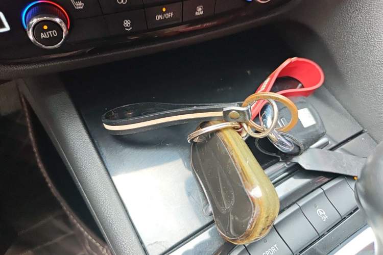 Used Buick Regal 2019 20T Elite Version China VI Standard Vehicle Key