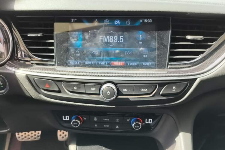 Used Buick Regal 2019 GS 28T Elite Model China VI Standard Audio And AC Panel