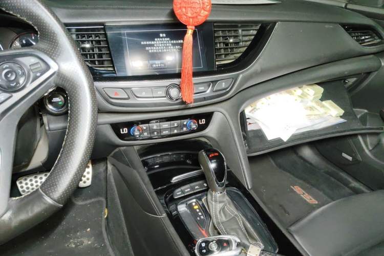 Used Buick Regal 2019 GS 28T Prestige Model China VI Standard Audio And AC Panel