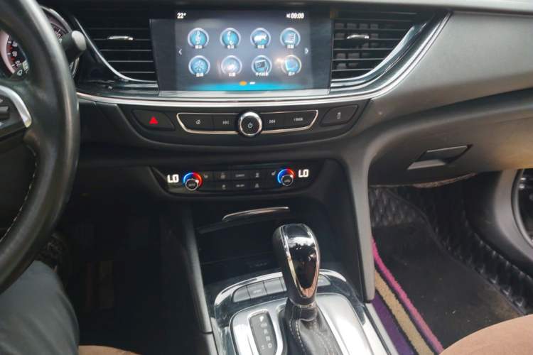 Used Buick Regal 2019 20T Elite Version China VI Standard Audio And AC Panel