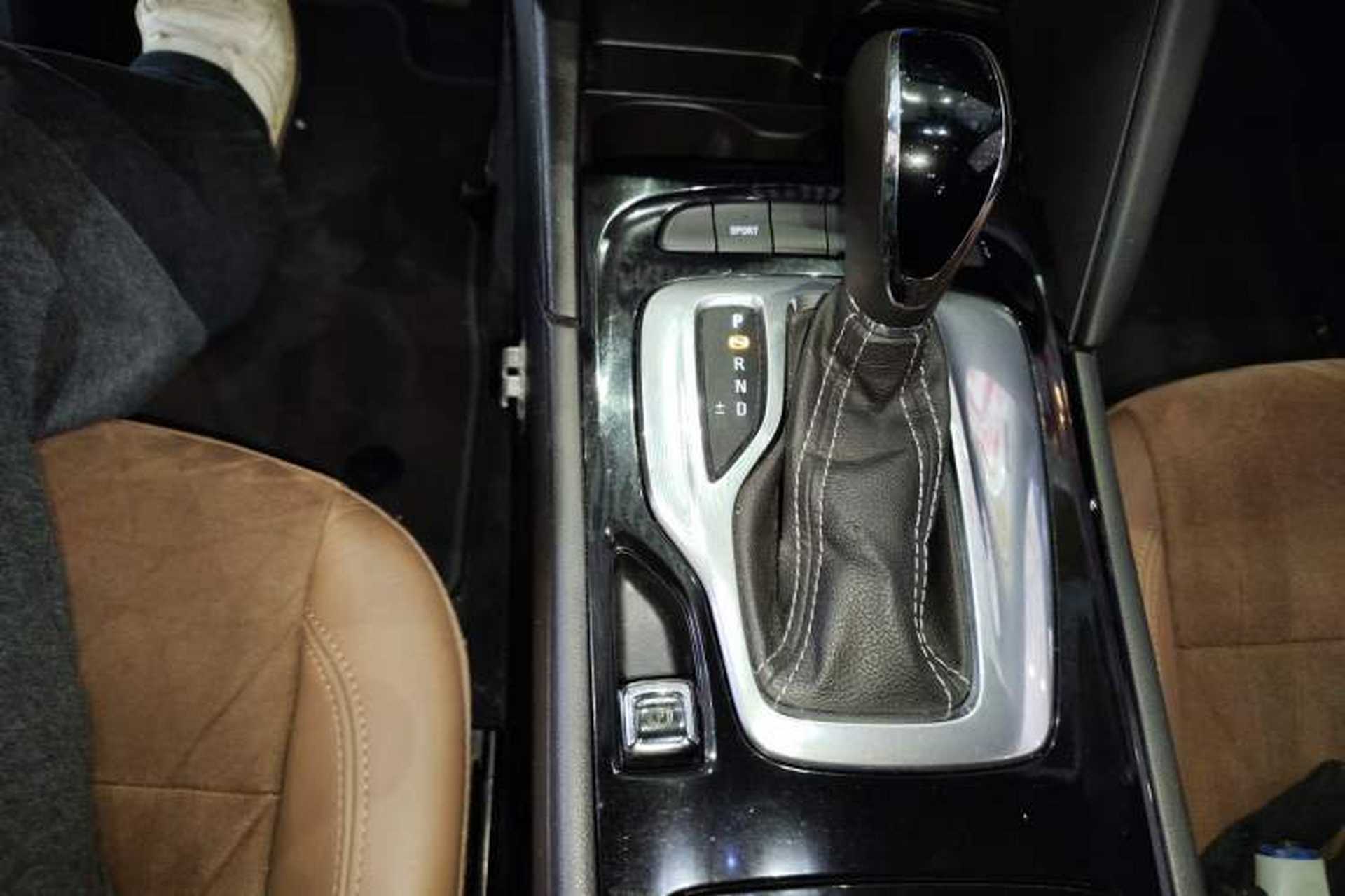 Used Buick Regal 2019 20T Elite Version China VI Standard Gear Lever