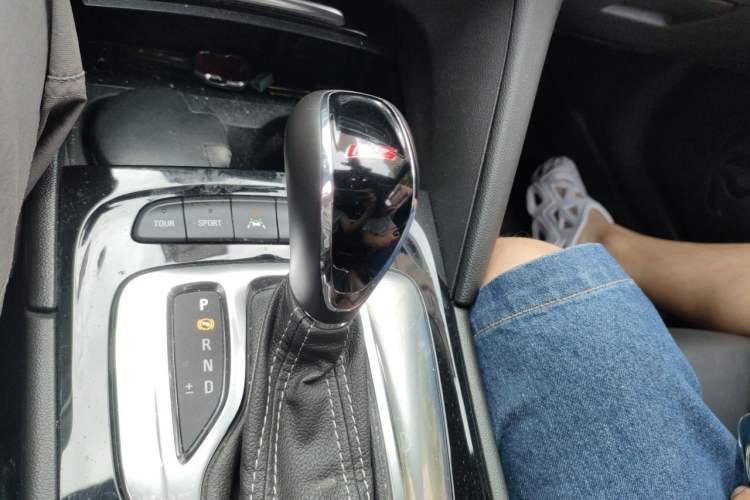 Used Buick Regal 2019 GS 28T Prestige Model China VI Standard Gear Lever