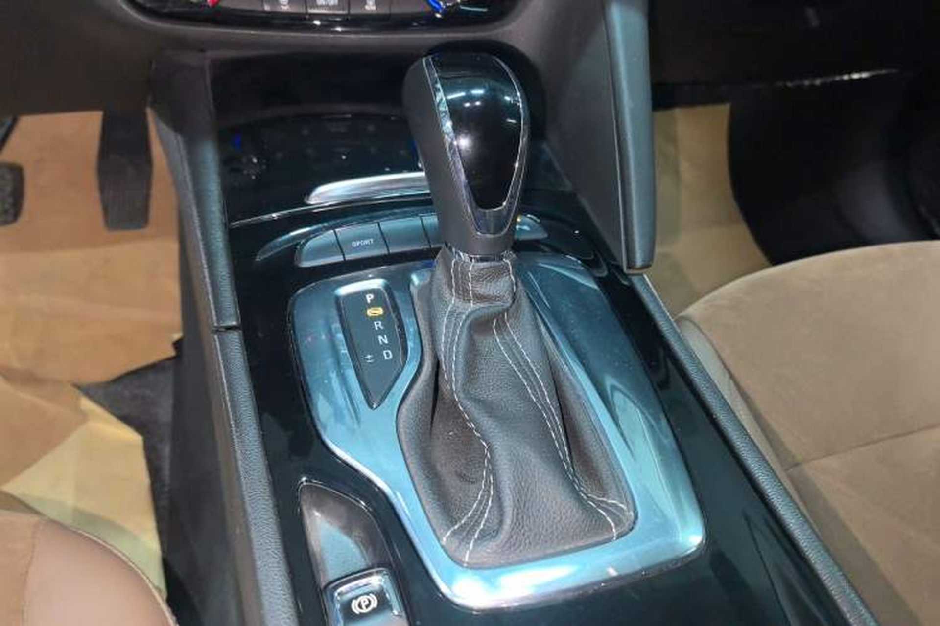Used Buick Regal 2019 20T Elite Version China VI Standard Gear Lever