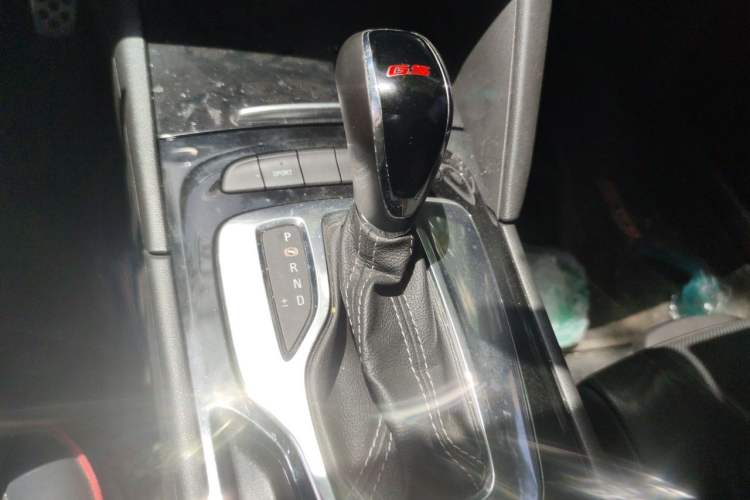 Used Buick Regal 2019 GS 28T Elite Model China VI Standard Gear Lever