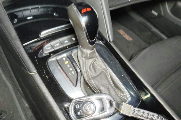 Used Buick Regal 2019 GS 28T Prestige Model China VI Standard Gear Lever