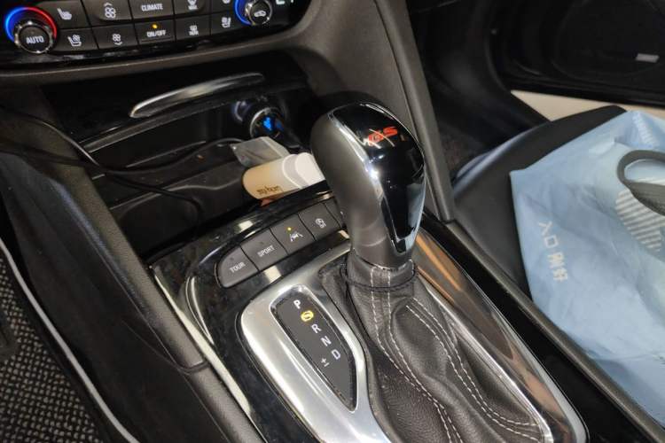 Used Buick Regal 2019 GS 28T Prestige Model China VI Standard Gear Lever