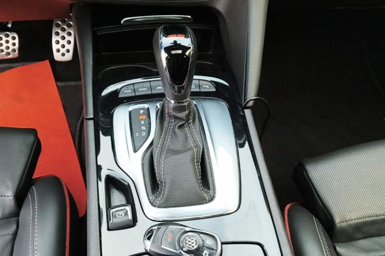 Used Buick Regal 2019 GS 28T Prestige Model China VI Standard Gear Lever
