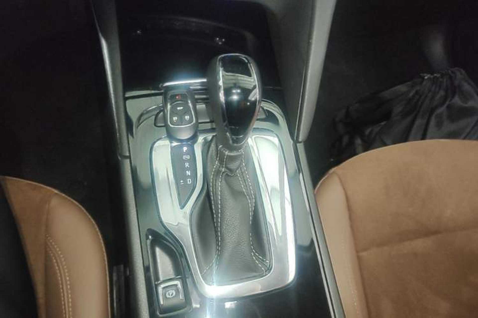 Used Buick Regal 2019 20T Elite Version China VI Standard Gear Lever