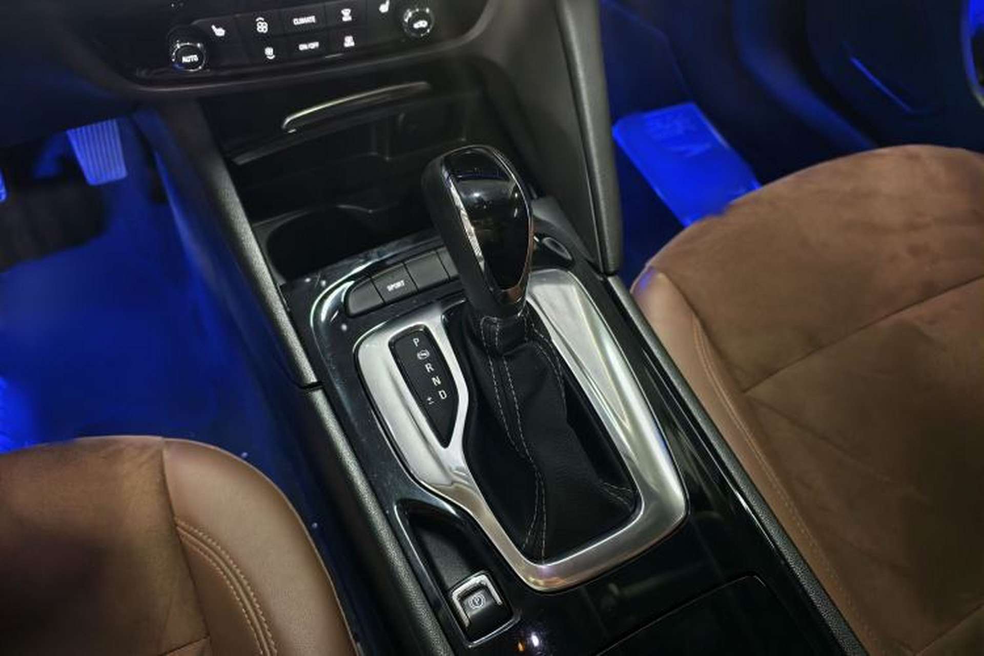 Used Buick Regal 2019 20T Elite Version China VI Standard Interior 3