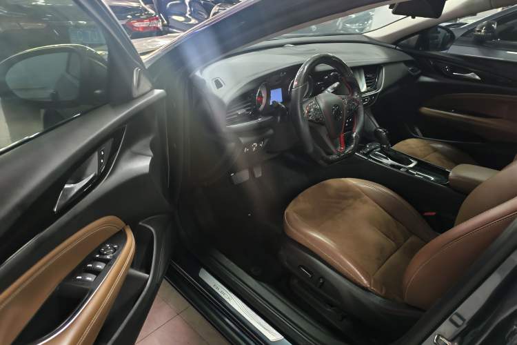 Used Buick Regal 2019 20T Elite Version China VI Standard Interior 4