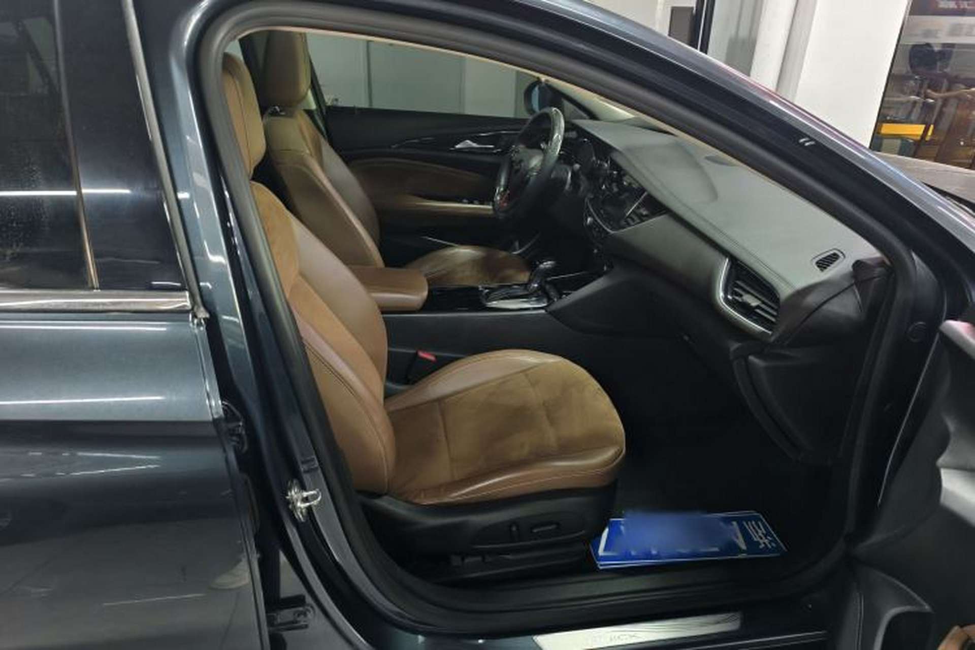 Used Buick Regal 2019 20T Elite Version China VI Standard Interior 5