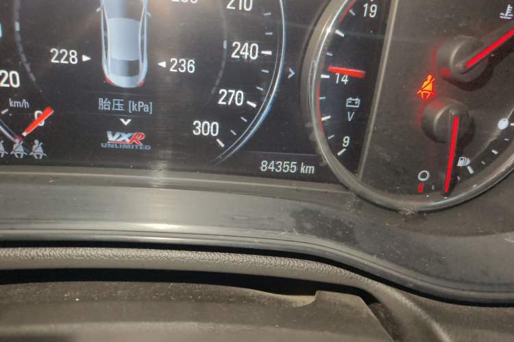 Used Buick Regal 2019 20T Elite Version China VI Standard Odometer Close Up