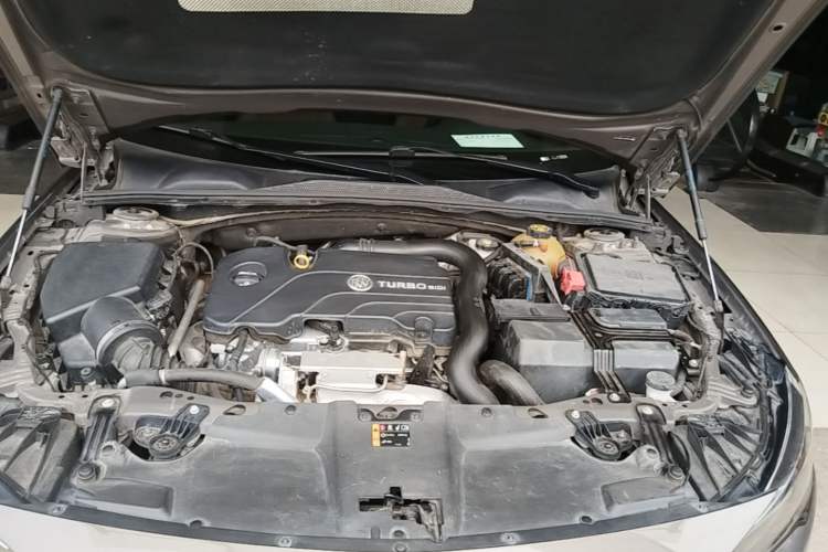 Used Buick Regal 2019 20T Luxury Model China V Standard Engine Bay