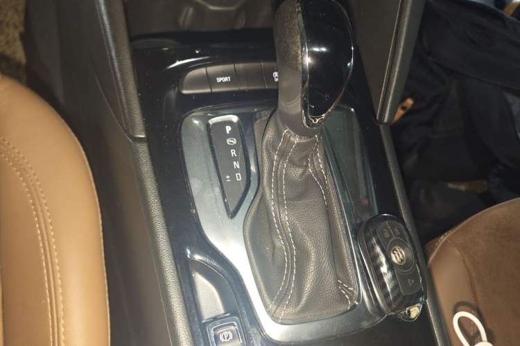 Used Buick Regal 2019 20T Elite Version China V Standard Gear Lever