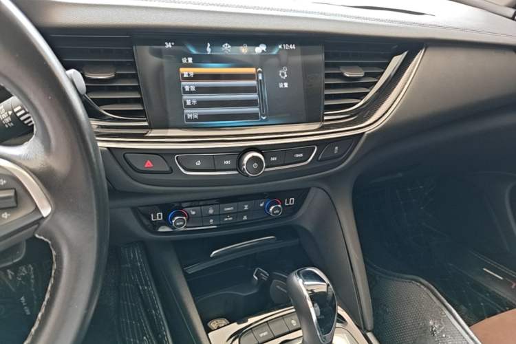 Used Buick Regal 2019 20T Elite Version China VI Standard Audio And AC Panel