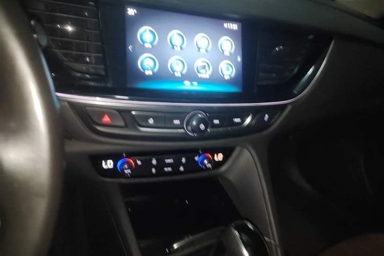 Used Buick Regal 2019 20T Elite Version China VI Standard Audio And AC Panel