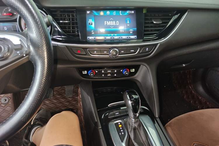 Used Buick Regal 2019 20T Elite Version China VI Standard Audio And AC Panel