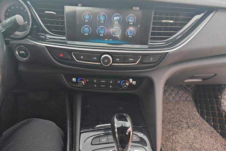 Used Buick Regal 2019 20T Elite Version China V Standard Audio And AC Panel
