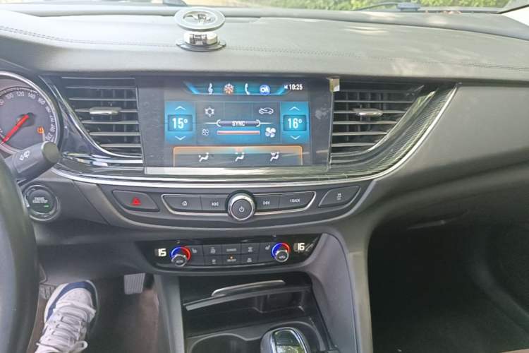 Used Buick Regal 2019 20T Elite Version China VI Standard Audio And AC Panel