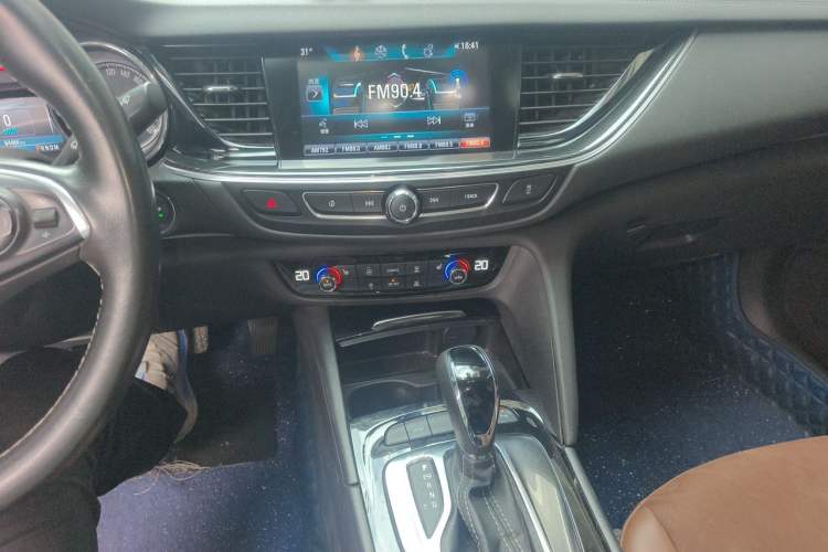 Used Buick Regal 2019 20T Elite Version China VI Standard Audio And AC Panel