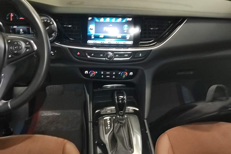 Used Buick Regal 2019 20T Elite Version China VI Standard Audio And AC Panel
