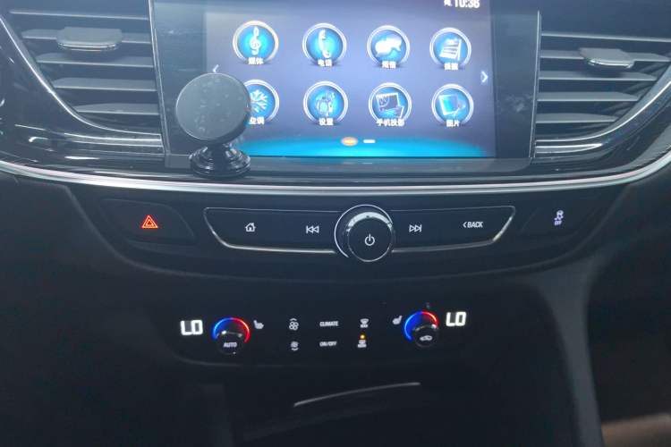 Used Buick Regal 2019 20T Luxury Model China V Standard Audio And AC Panel