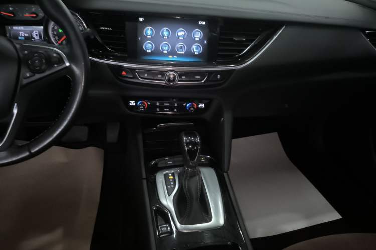 Used Buick Regal 2019 20T Elite Version China VI Standard Audio And AC Panel