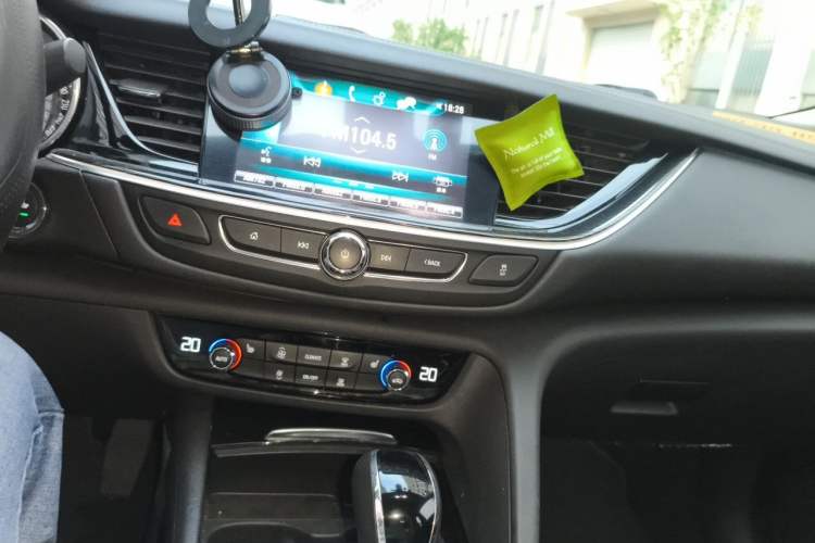 Used Buick Regal 2019 20T Luxury Model China V Standard Audio And AC Panel