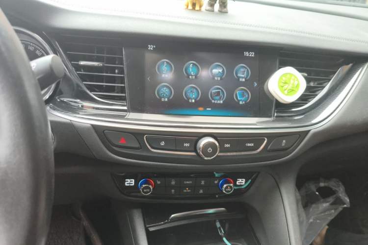 Used Buick Regal 2019 20T Elite Version China V Standard Audio And AC Panel