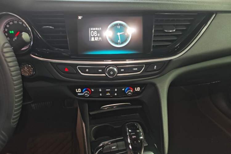 Used Buick Regal 2019 20T Elite Version China VI Standard Audio And AC Panel