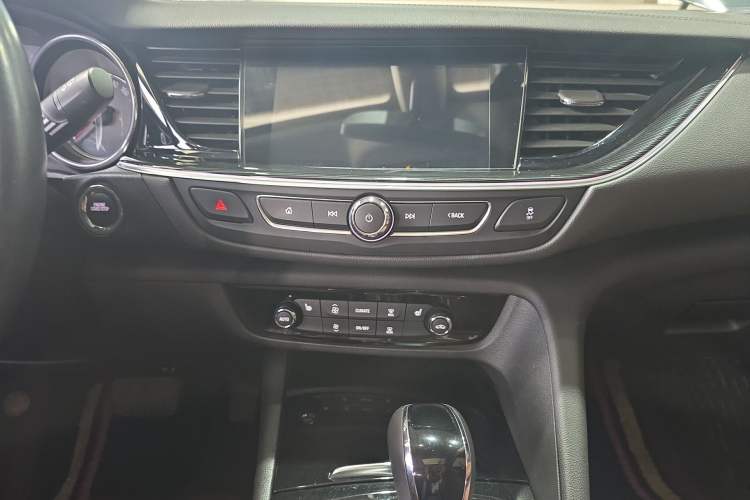 Used Buick Regal 2019 20T Elite Version China VI Standard Audio And AC Panel