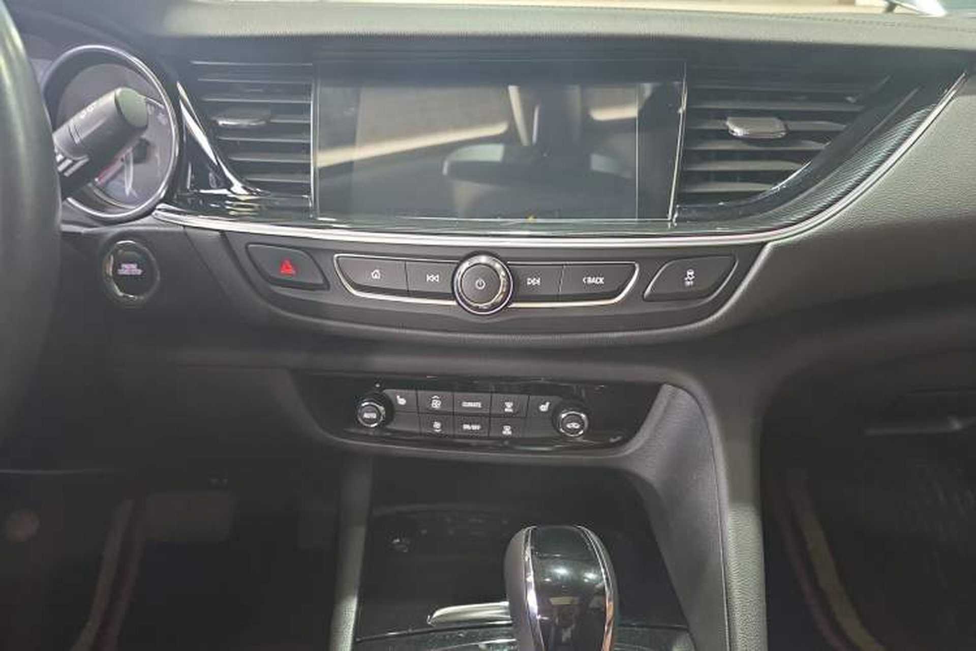Used Buick Regal 2019 20T Elite Version China VI Standard Audio And AC Panel