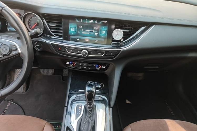 Used Buick Regal 2019 20T Elite Version China VI Standard Audio And AC Panel