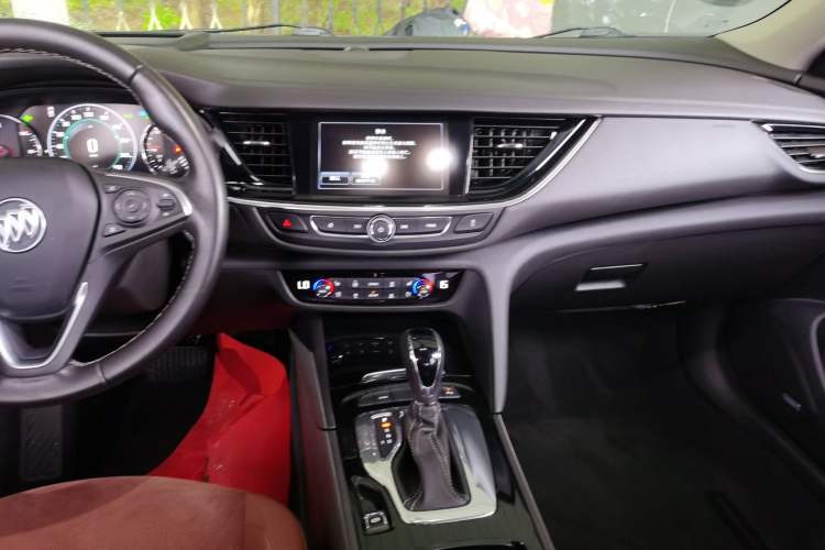 Used Buick Regal 2019 28T Luxury Edition China VI Audio And AC Panel