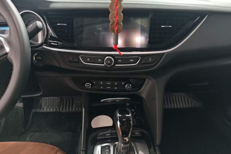 Used Buick Regal 2019 20T Elite Version China VI Standard Audio And AC Panel