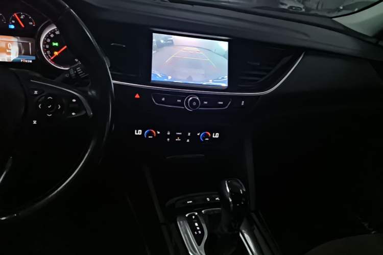 Used Buick Regal 2019 20T Luxury Model China VI Standard Audio And AC Panel