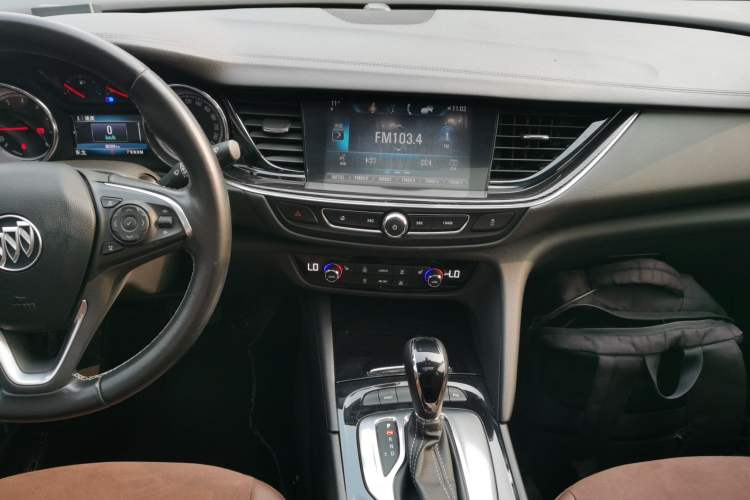 Used Buick Regal 2019 20T Elite Version China VI Standard Audio And AC Panel