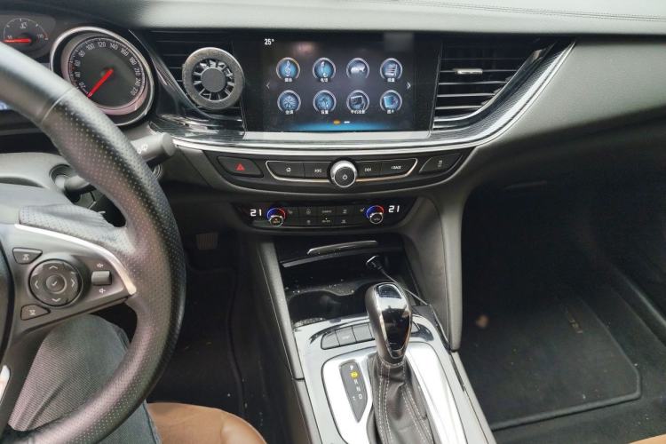 Used Buick Regal 2019 20T Elite Version China VI Standard Audio And AC Panel
