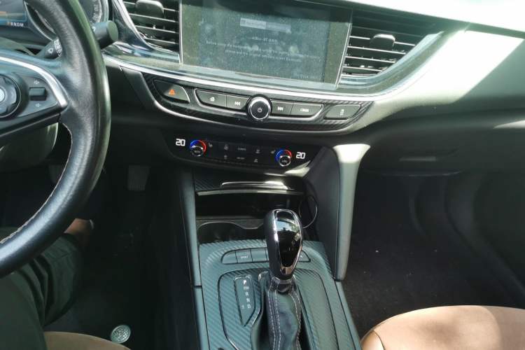 Used Buick Regal 2019 20T Elite Version China VI Standard Audio And AC Panel