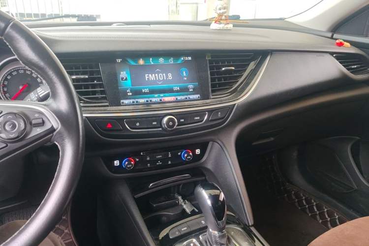 Used Buick Regal 2019 20T Elite Version China VI Standard Audio And AC Panel