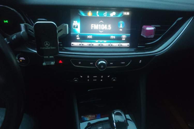 Used Buick Regal 2019 20T Elite Version China VI Standard Audio And AC Panel