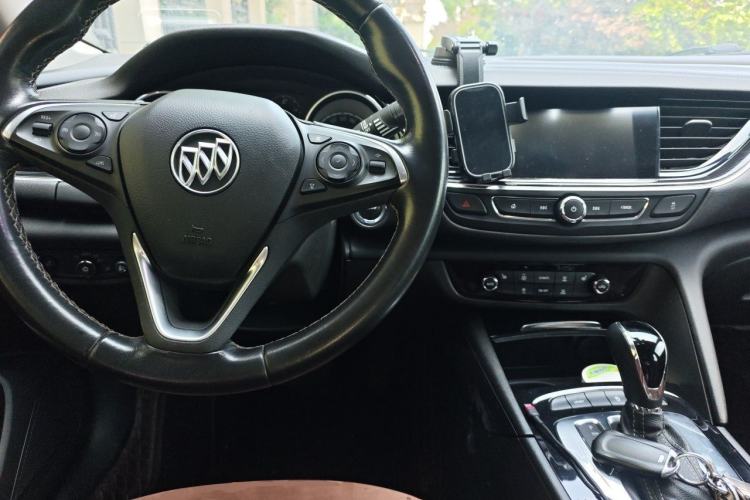 Used Buick Regal 2019 20T Elite Version China VI Standard Center Console