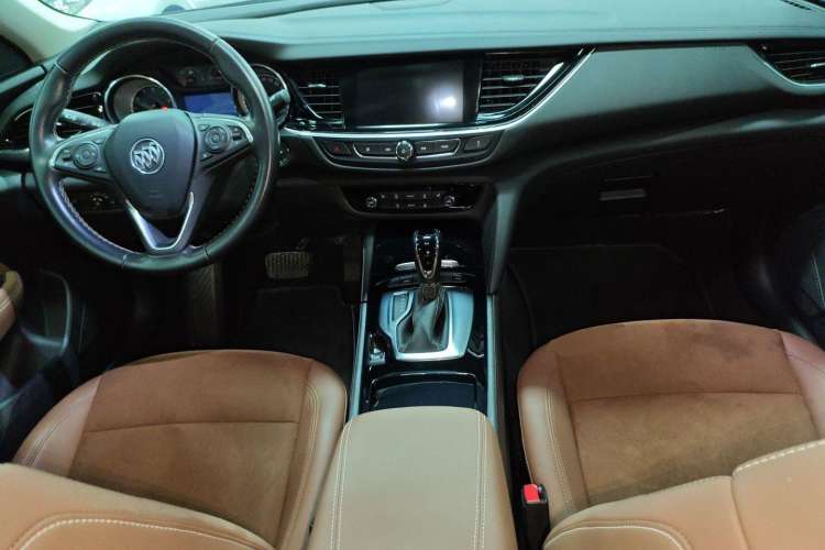 Used Buick Regal 2019 20T Elite Version China VI Standard Center Console