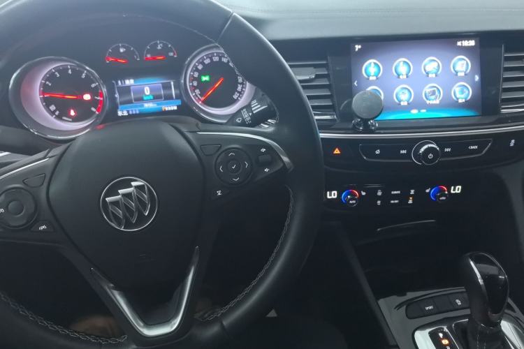 Used Buick Regal 2019 20T Luxury Model China V Standard Center Console